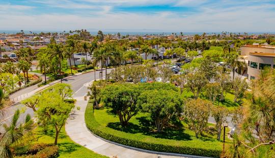 Modern interior design by Concept Builders